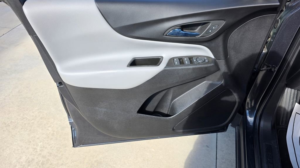 Used 2022 Chevrolet Equinox LS w/ LS Convenience Package image 24