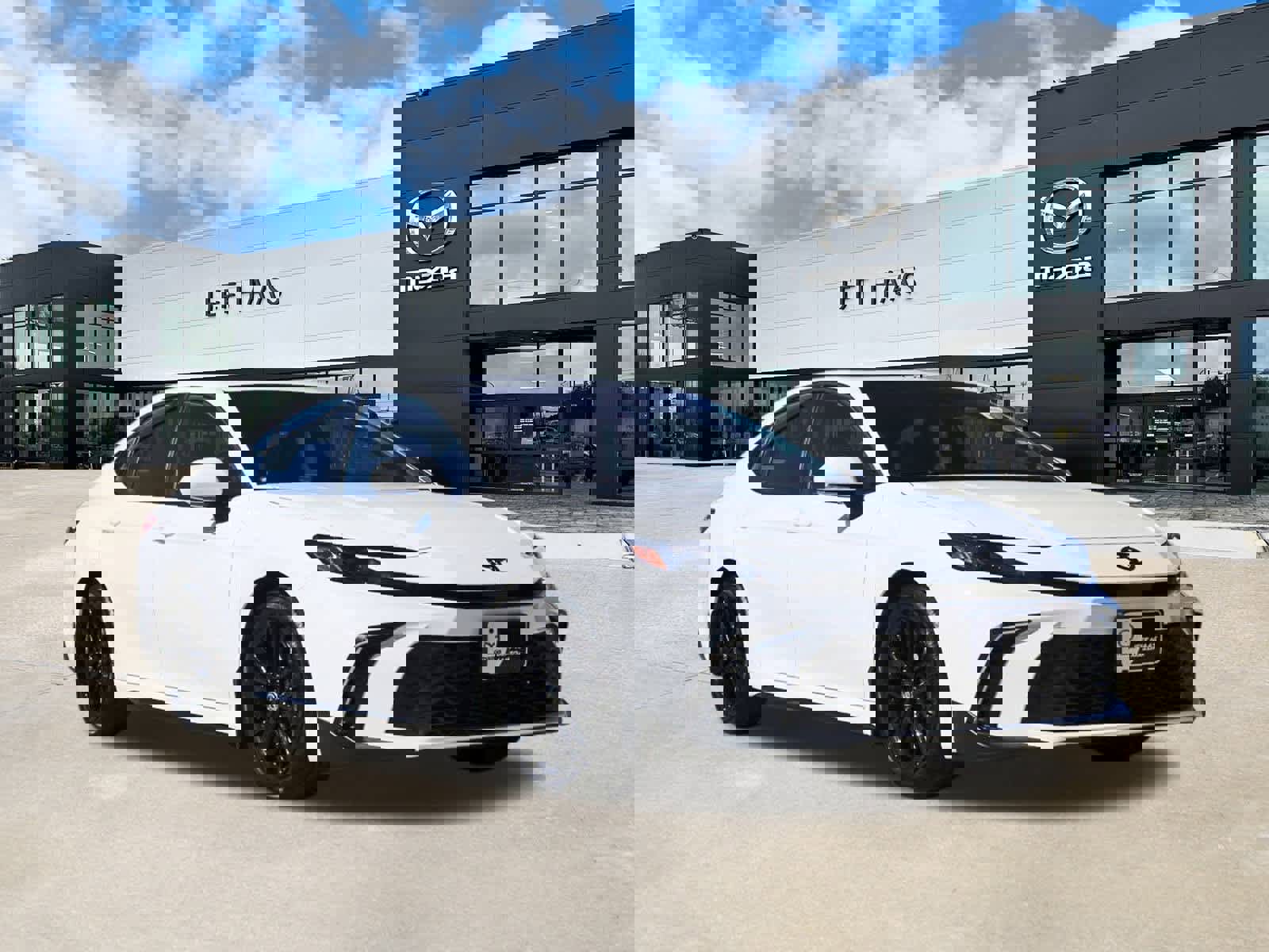 Used 2026 Toyota Camry SE w/ Convenience Package image 4