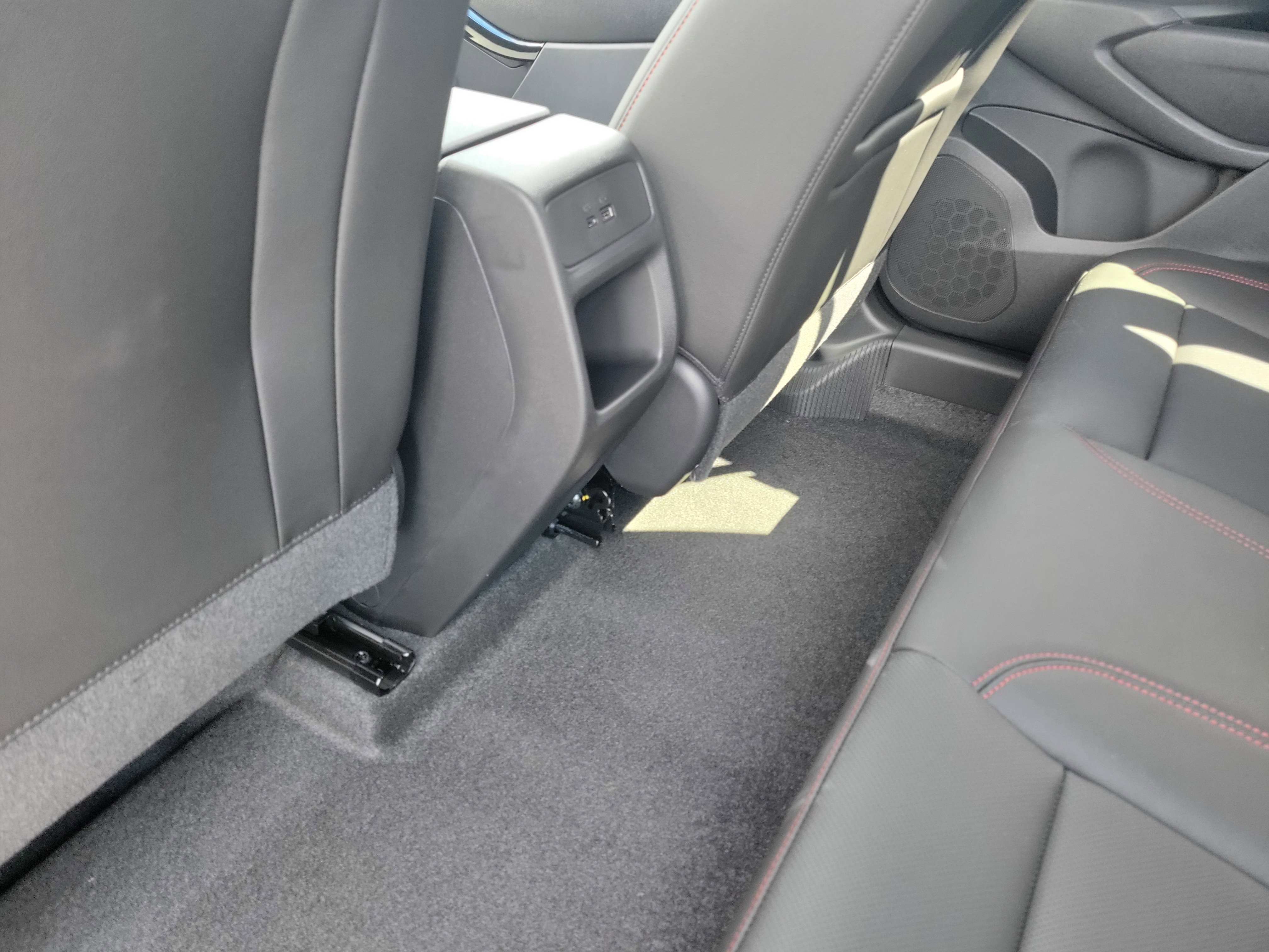 New 2026 Chevrolet Trax RS w/ Sunroof Package image 34