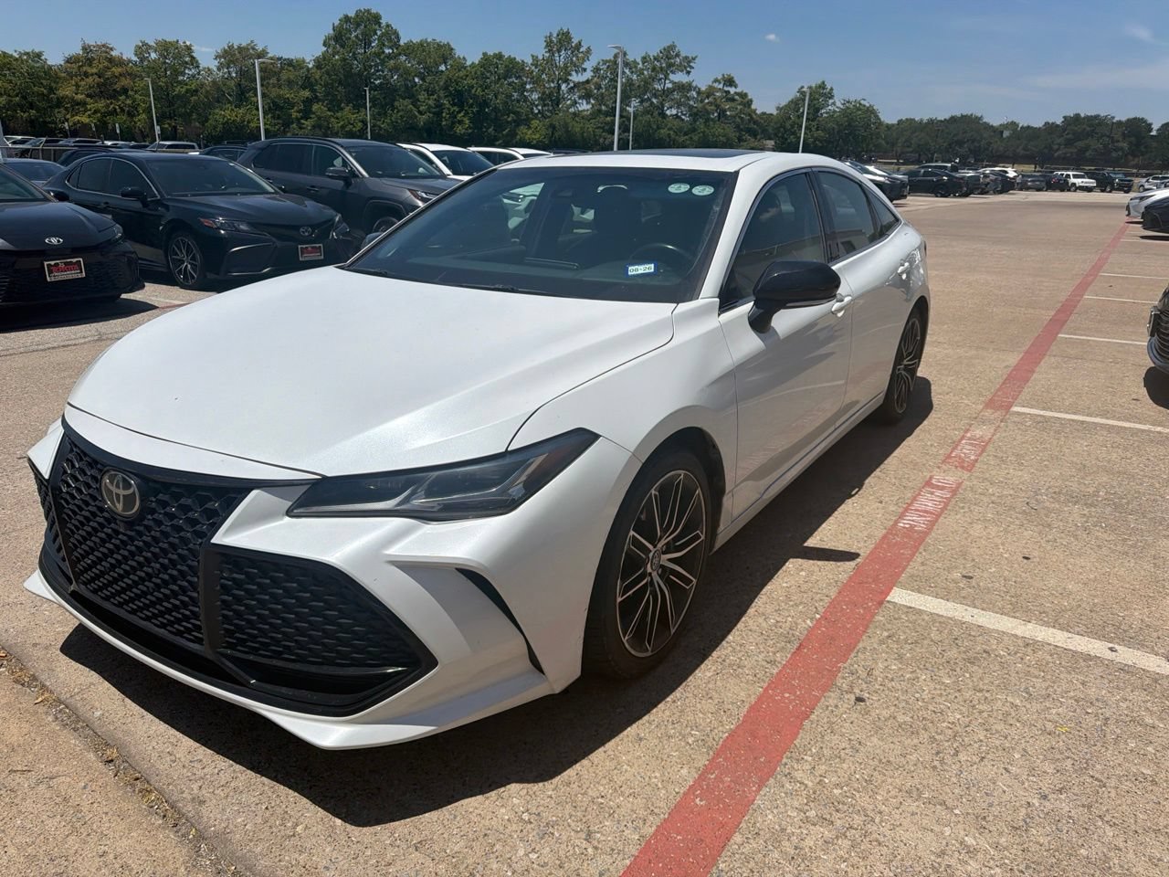 Used 2019 Toyota Avalon Touring FWD image 1