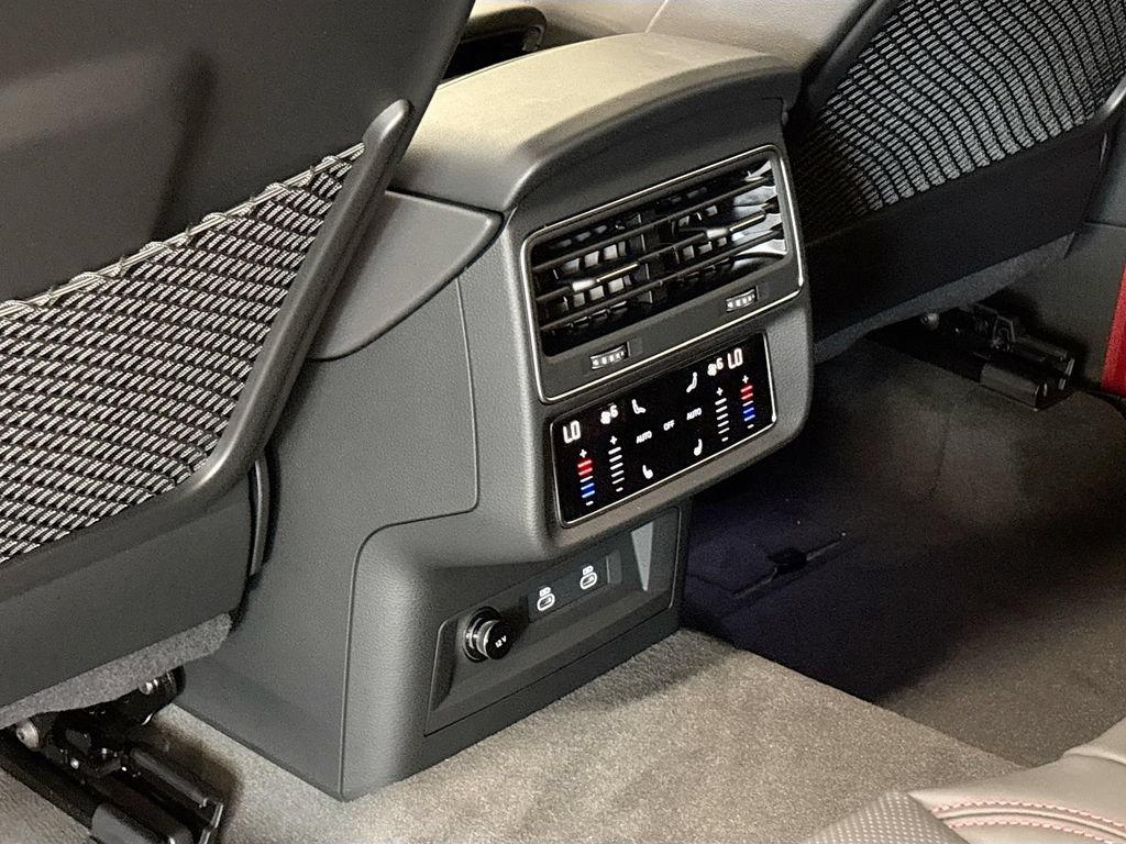 New 2026 Audi SQ8 Prestige AWD/4WD image 17