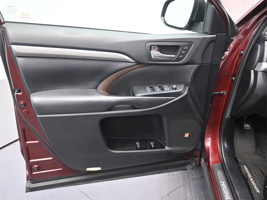 Used 2019 Toyota Highlander Limited Platinum image 21