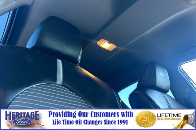Used 2022 Toyota Camry SE w/ Carpet Mat Package (TMS) FWD image 16