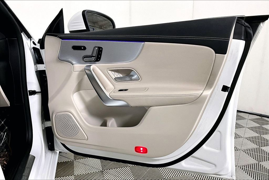 Used 2022 Mercedes-Benz CLA 250 image 24