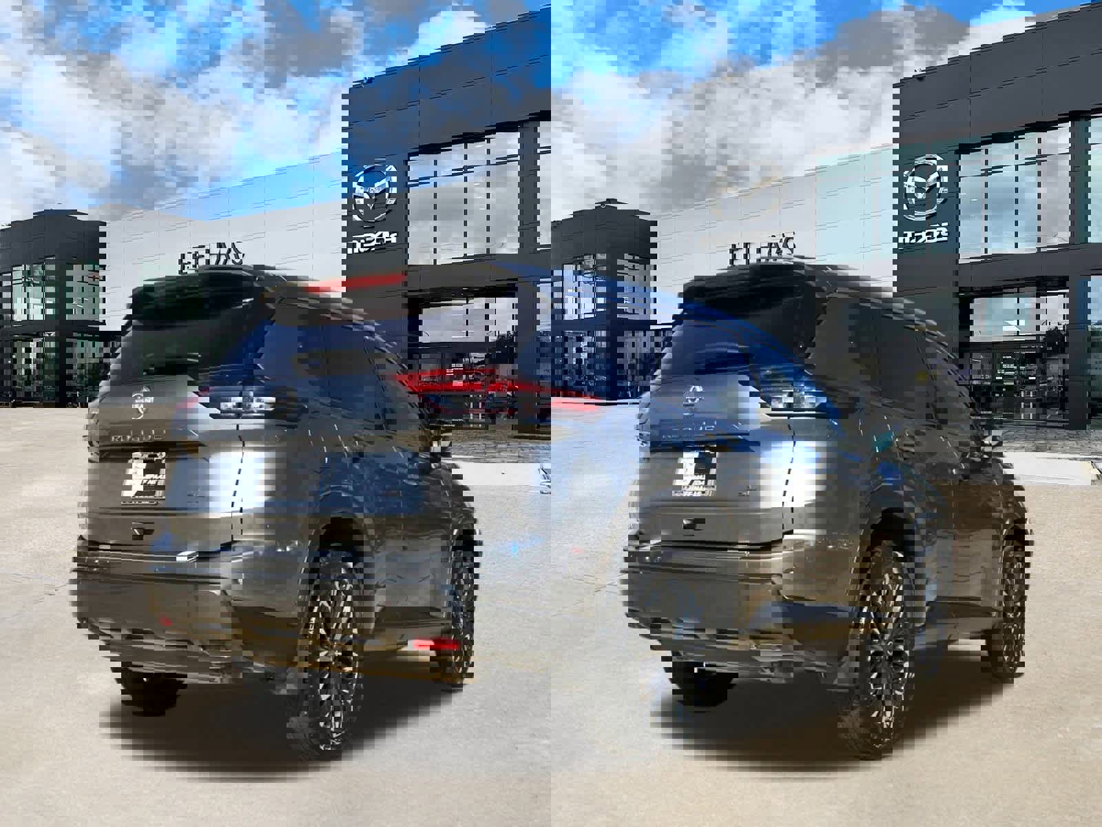 Used 2025 Nissan Rogue SL w/ Tech Package image 3