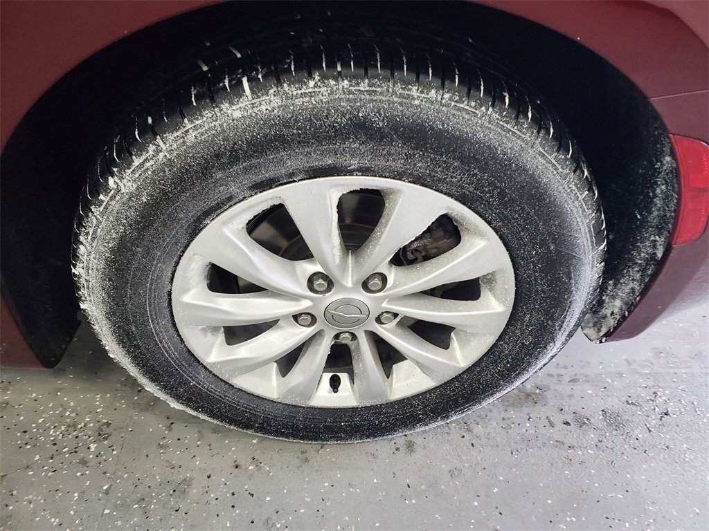 Used 2017 Chrysler Pacifica Touring image 29