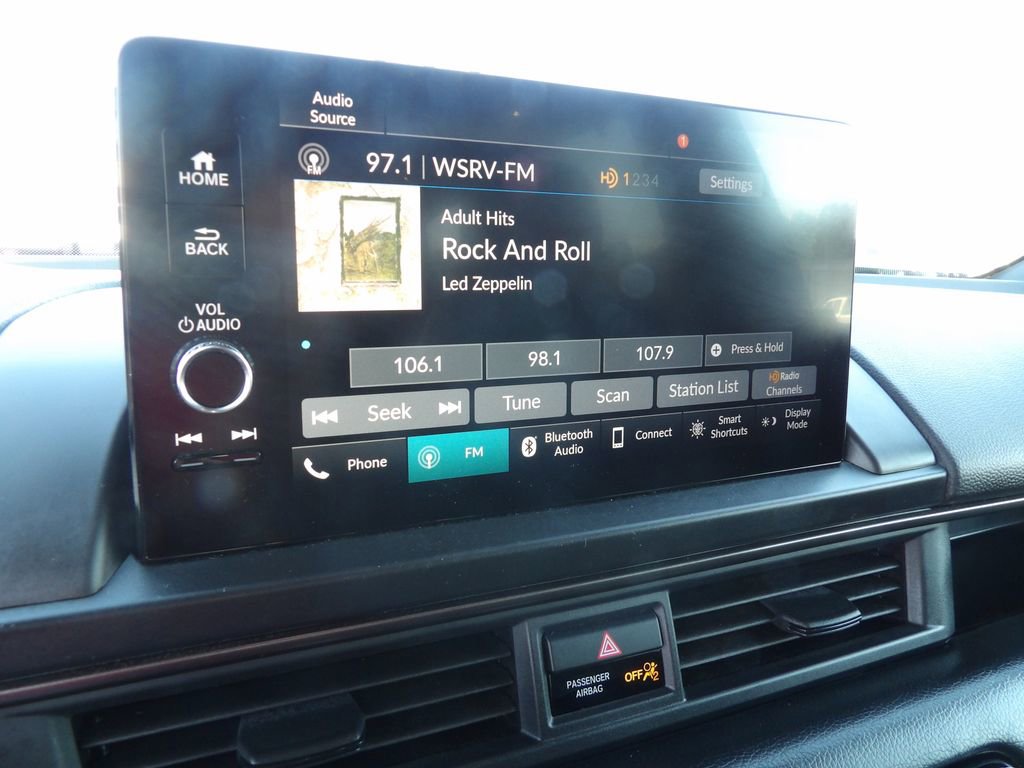 Used 2025 Honda Pilot TrailSport image 25