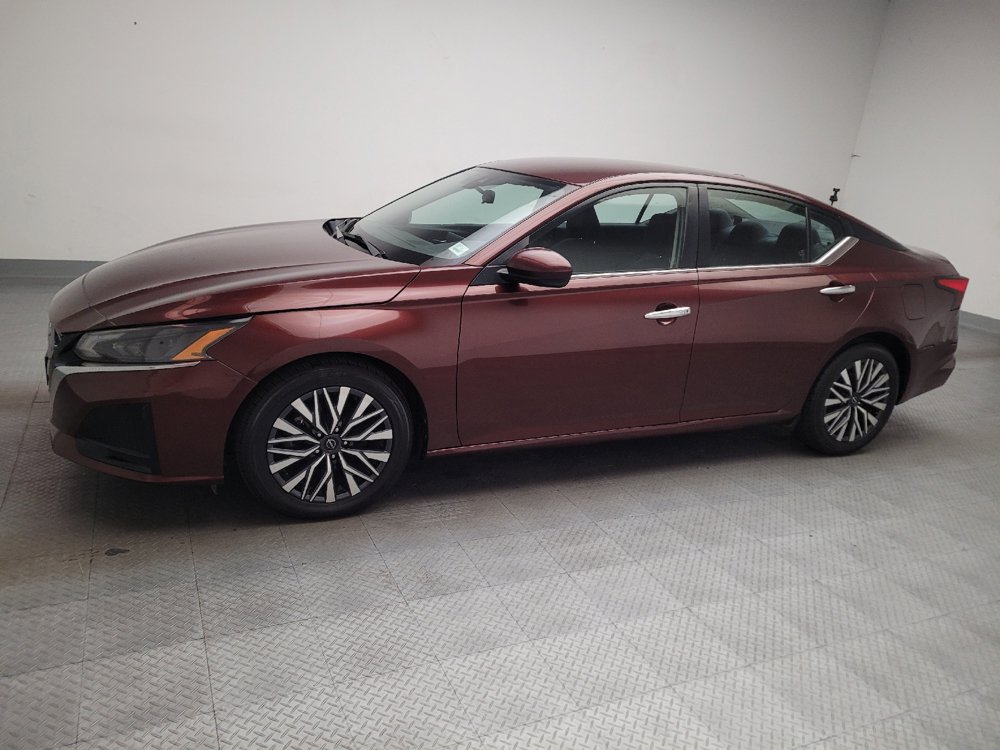 Used 2023 Nissan Altima 2.5 SV FWD image 2