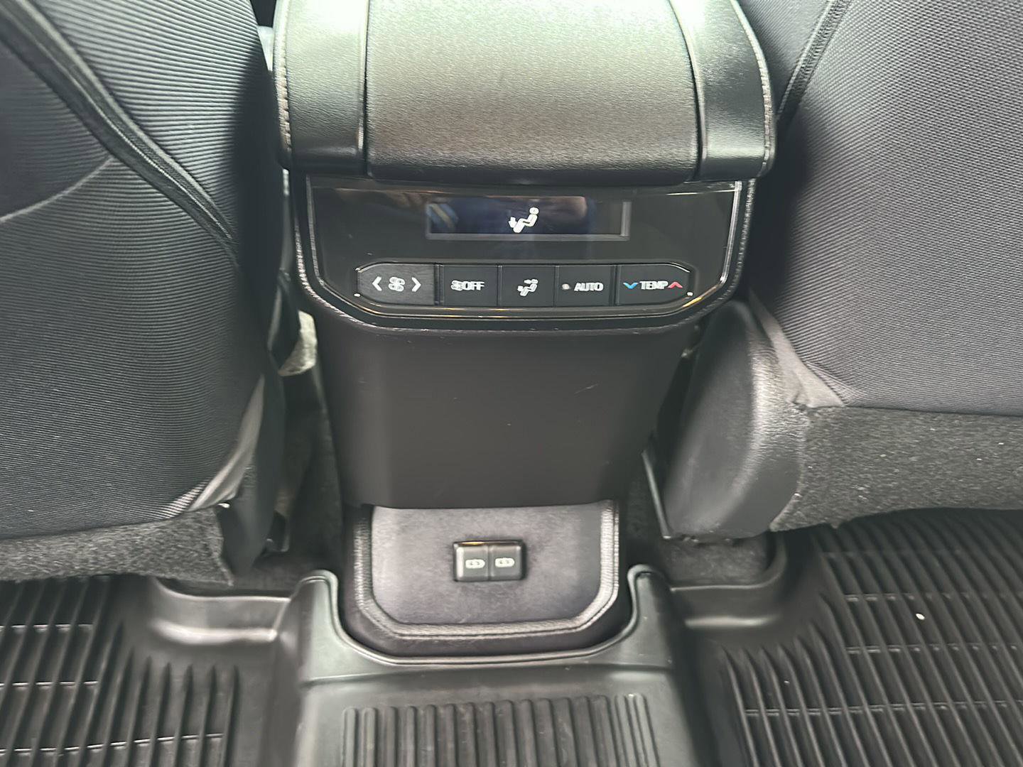 Used 2023 Toyota Highlander LE image 17