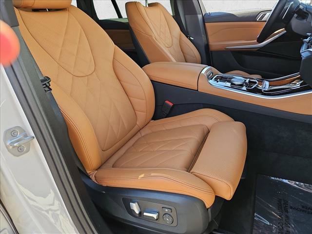 Used 2024 BMW X5 xDrive50e w/ Parking Assistance Package AWD/4WD image 21