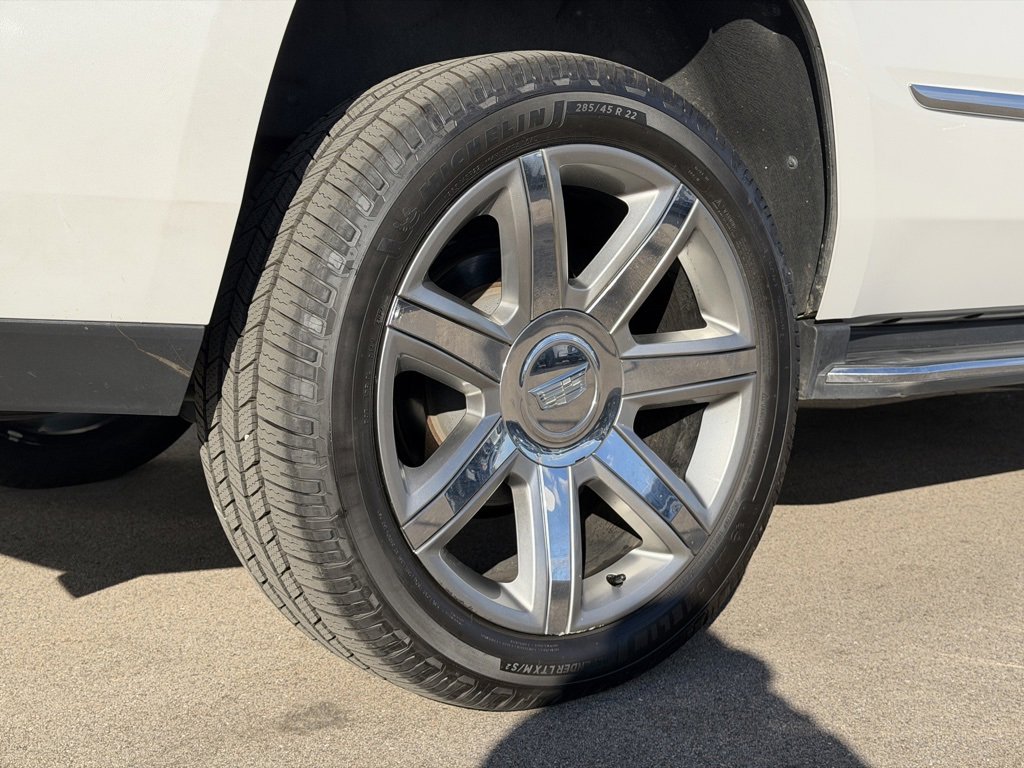 Used 2018 Cadillac Escalade Luxury image 32