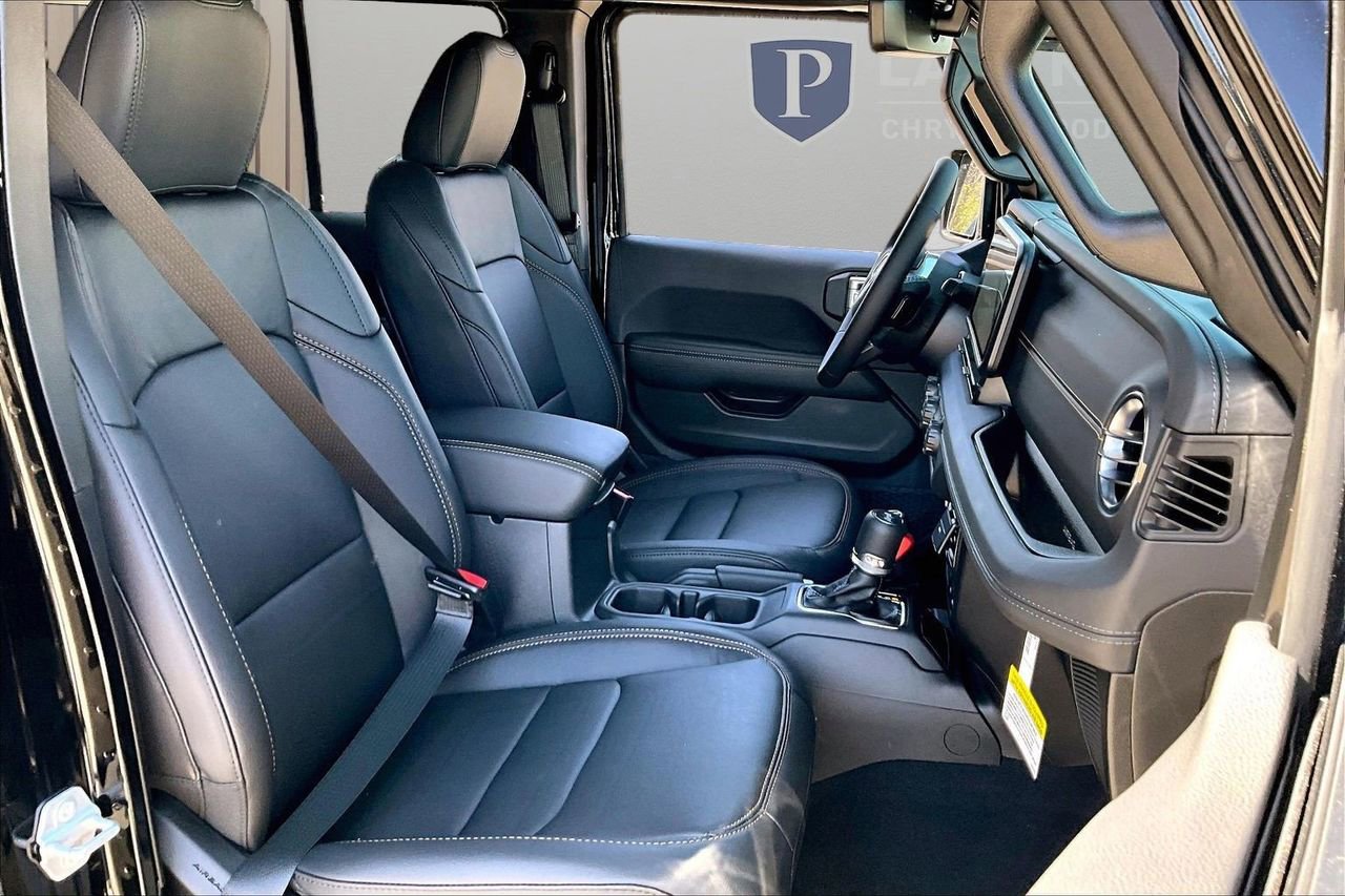 New 2026 Jeep Wrangler Sahara AWD/4WD image 24