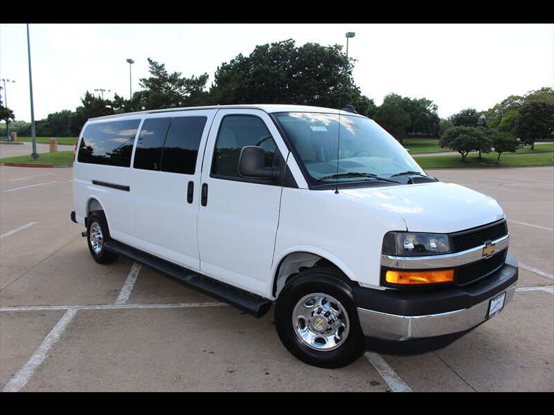 Used 2025 Chevrolet Express 3500 LT w/ LT Preferred Equipment Group RWD image 7