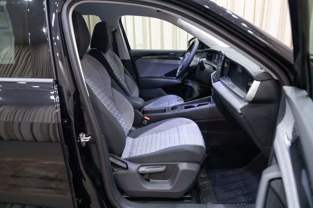 New 2026 Volkswagen Tiguan S FWD image 10
