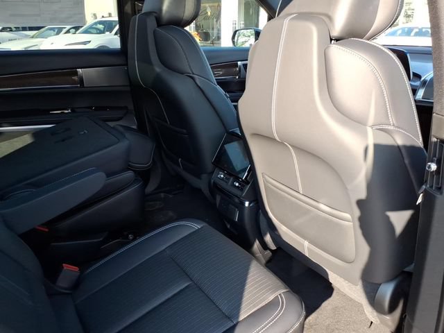 New 2027 Cadillac Vistiq Luxury AWD/4WD image 21