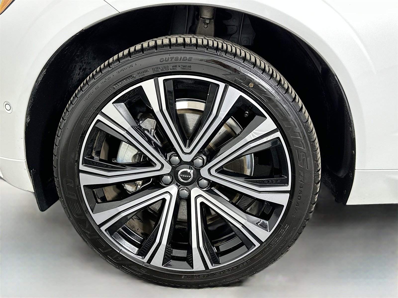 Used 2023 Volvo XC60 B6 Ultimate w/ Protection Package Premier image 32