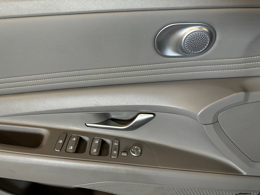 Used 2021 Hyundai Elantra SEL w/ Convenience + Premium Package image 19