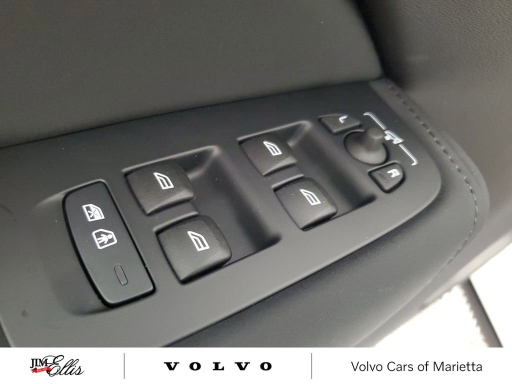 New 2026 Volvo XC60 B5 Plus w/ Protection Package Premier image 20