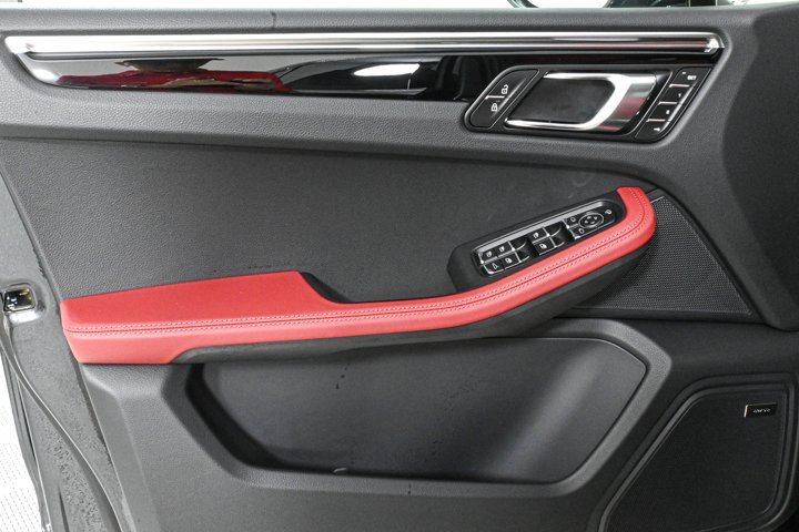 New 2025 Porsche Macan image 6