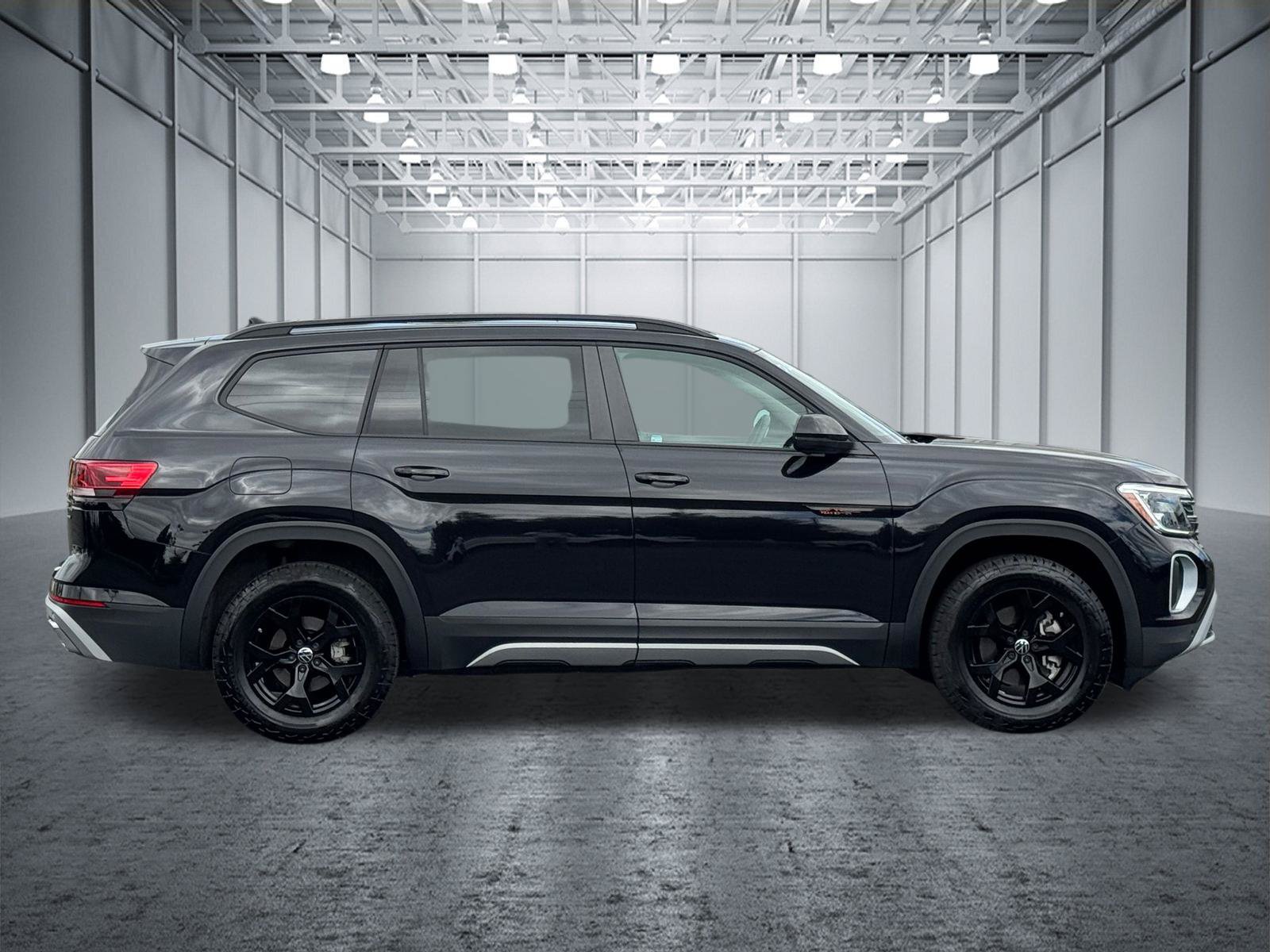 Used 2024 Volkswagen Atlas Peak Edition SEL AWD/4WD image 5