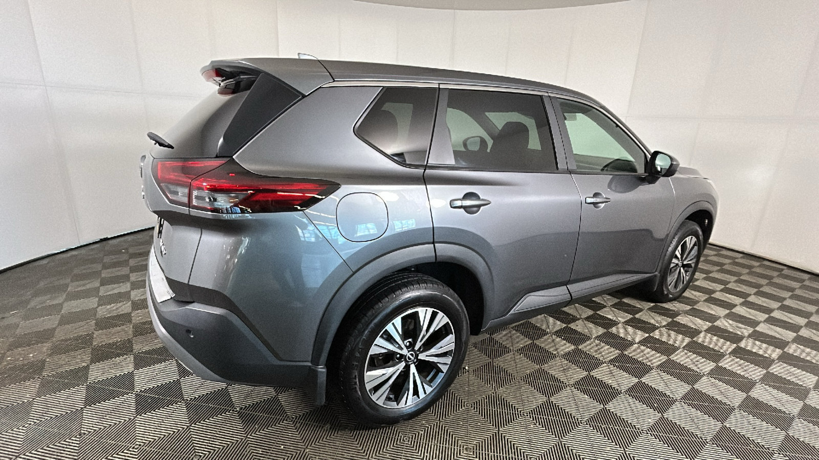 Used 2023 Nissan Rogue SV AWD/4WD image 3