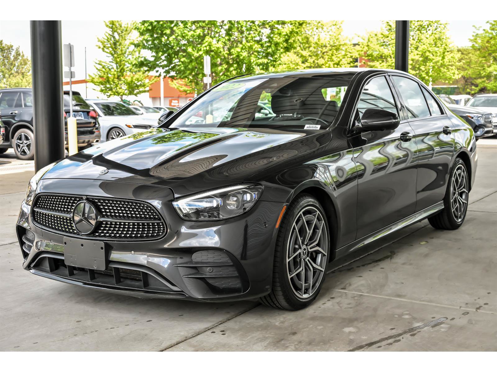 Certified 2022 Mercedes-Benz E 350 4MATIC Sedan w/ AMG Line Exterior image 5