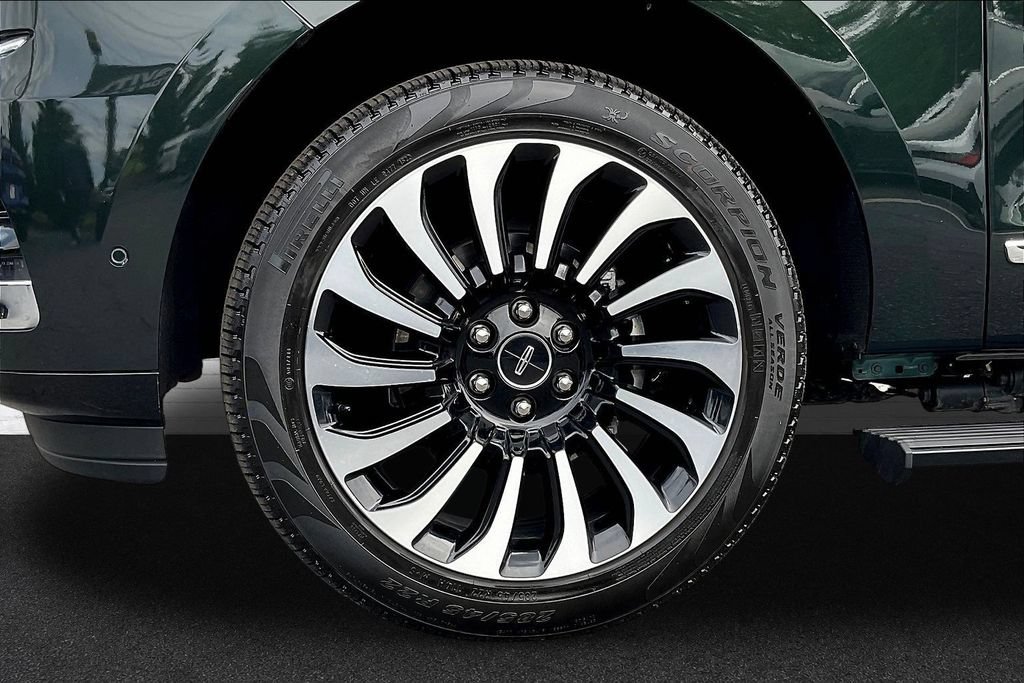 Used 2022 Lincoln Navigator Black Label AWD/4WD image 32