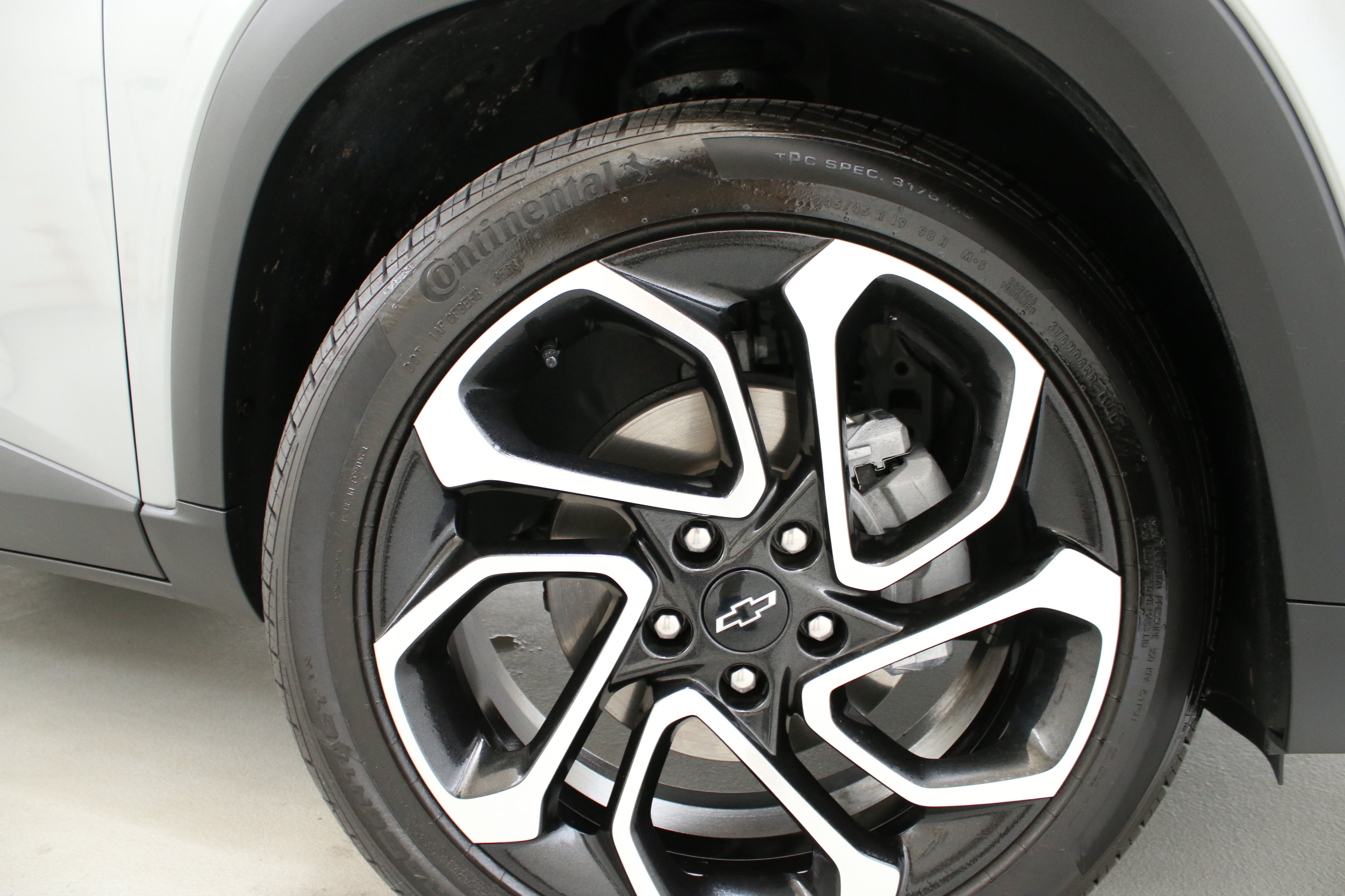 Used 2024 Chevrolet Trax RS w/ Sunroof Package FWD image 35