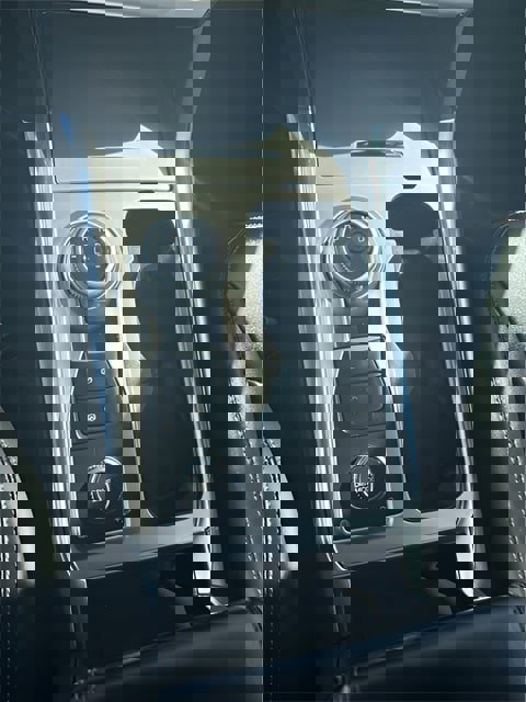 Used 2022 Ford Explorer XLT w/ Equipment Group 202A image 4