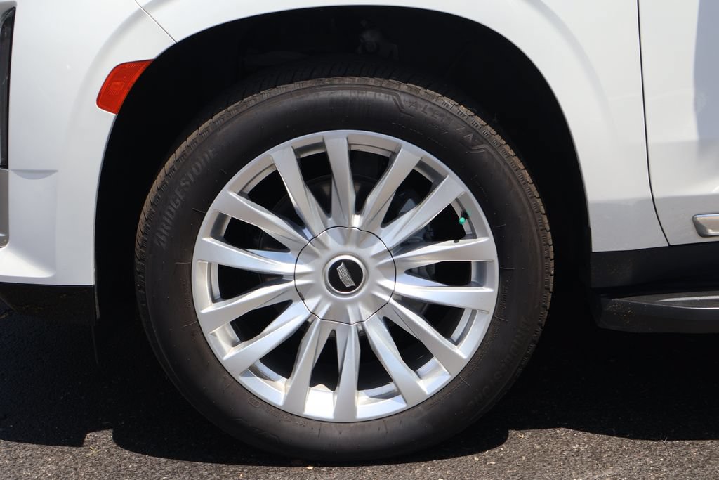 Certified 2022 Cadillac Escalade ESV Luxury w/ LPO, Illumination Package AWD/4WD image 12