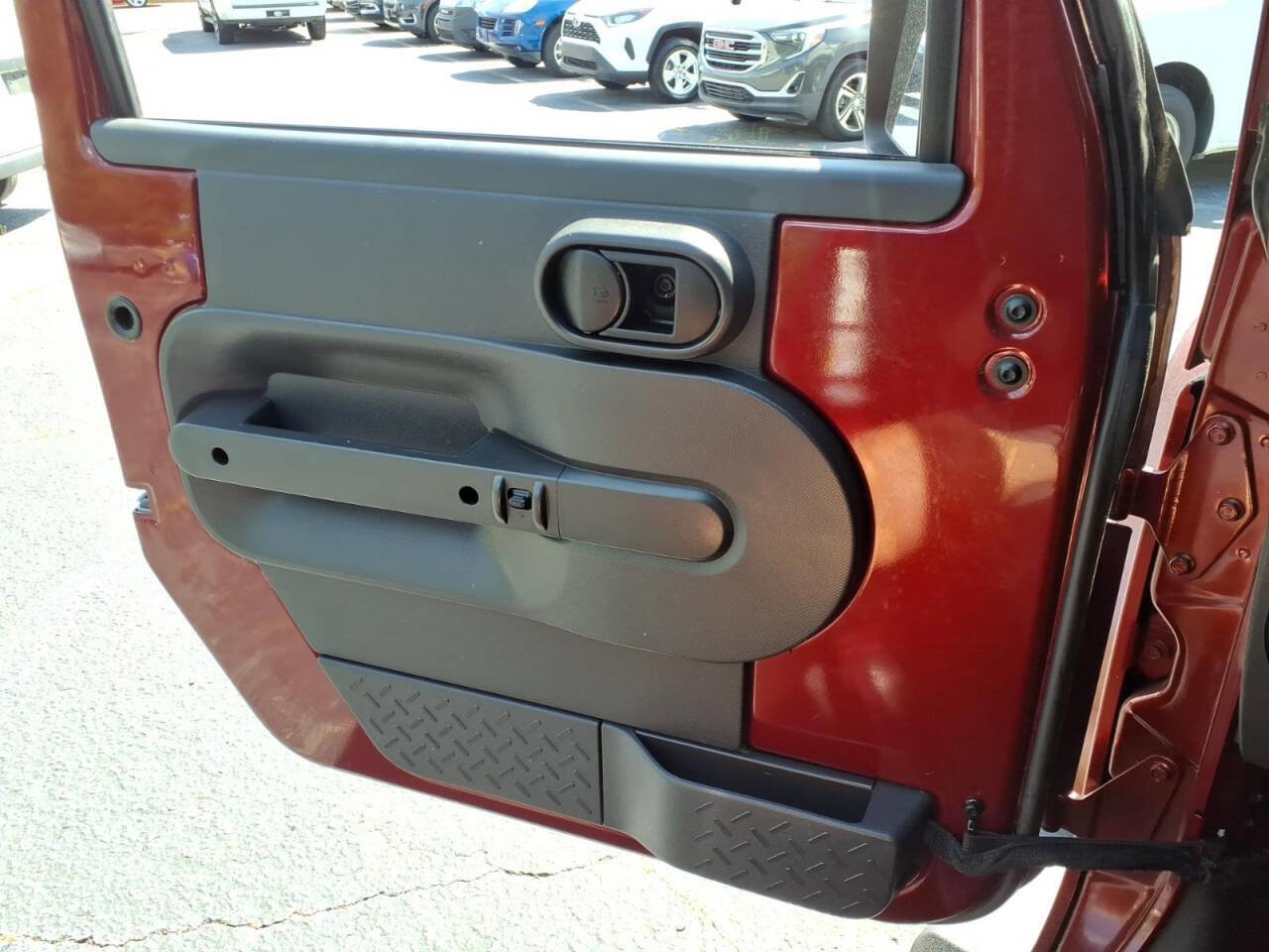 Used 2010 Jeep Wrangler Unlimited Sahara w/ Dual Top Group AWD/4WD image 24