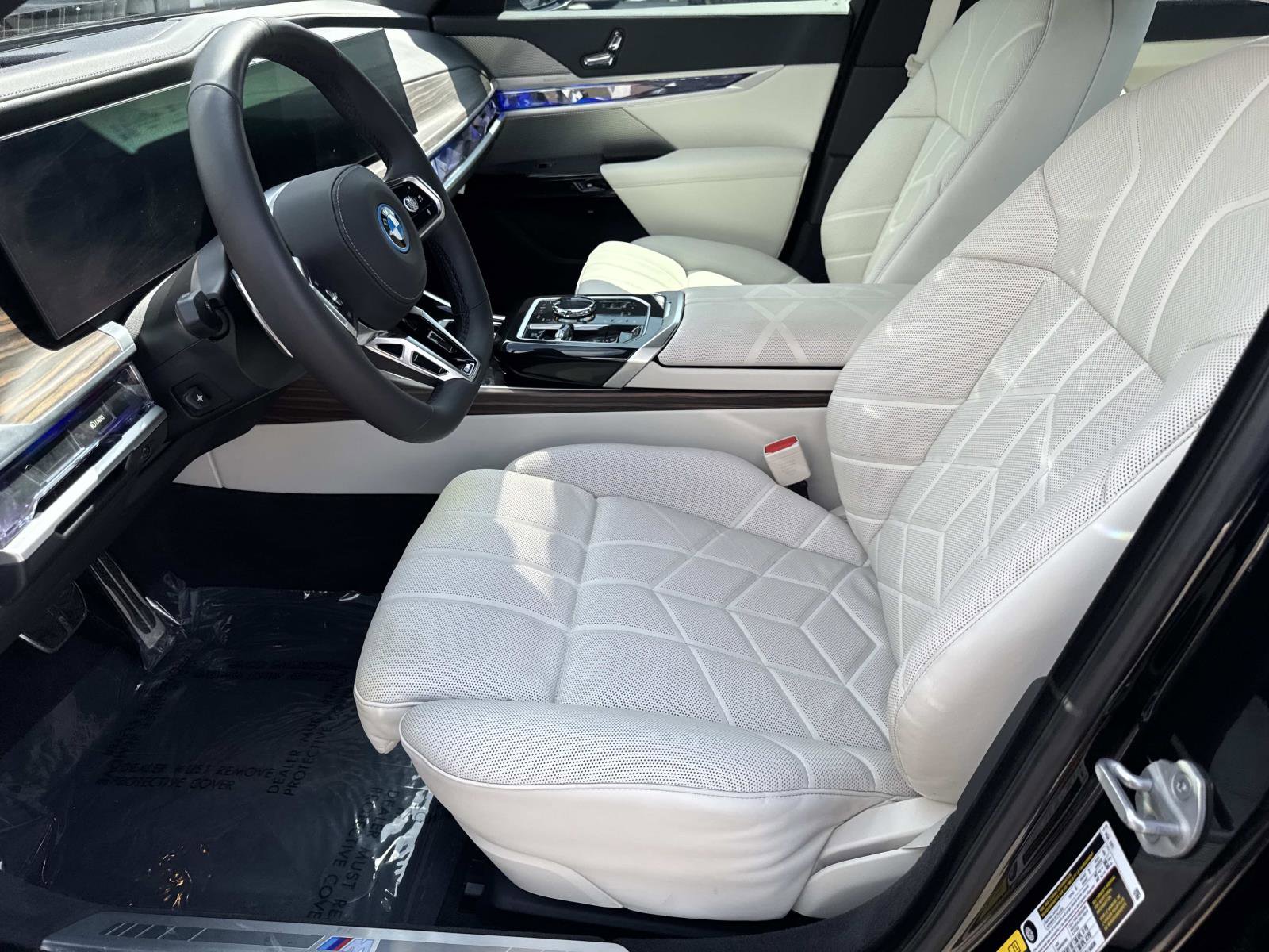 Used 2025 BMW i7 eDrive50 w/ M Sport Package RWD image 15