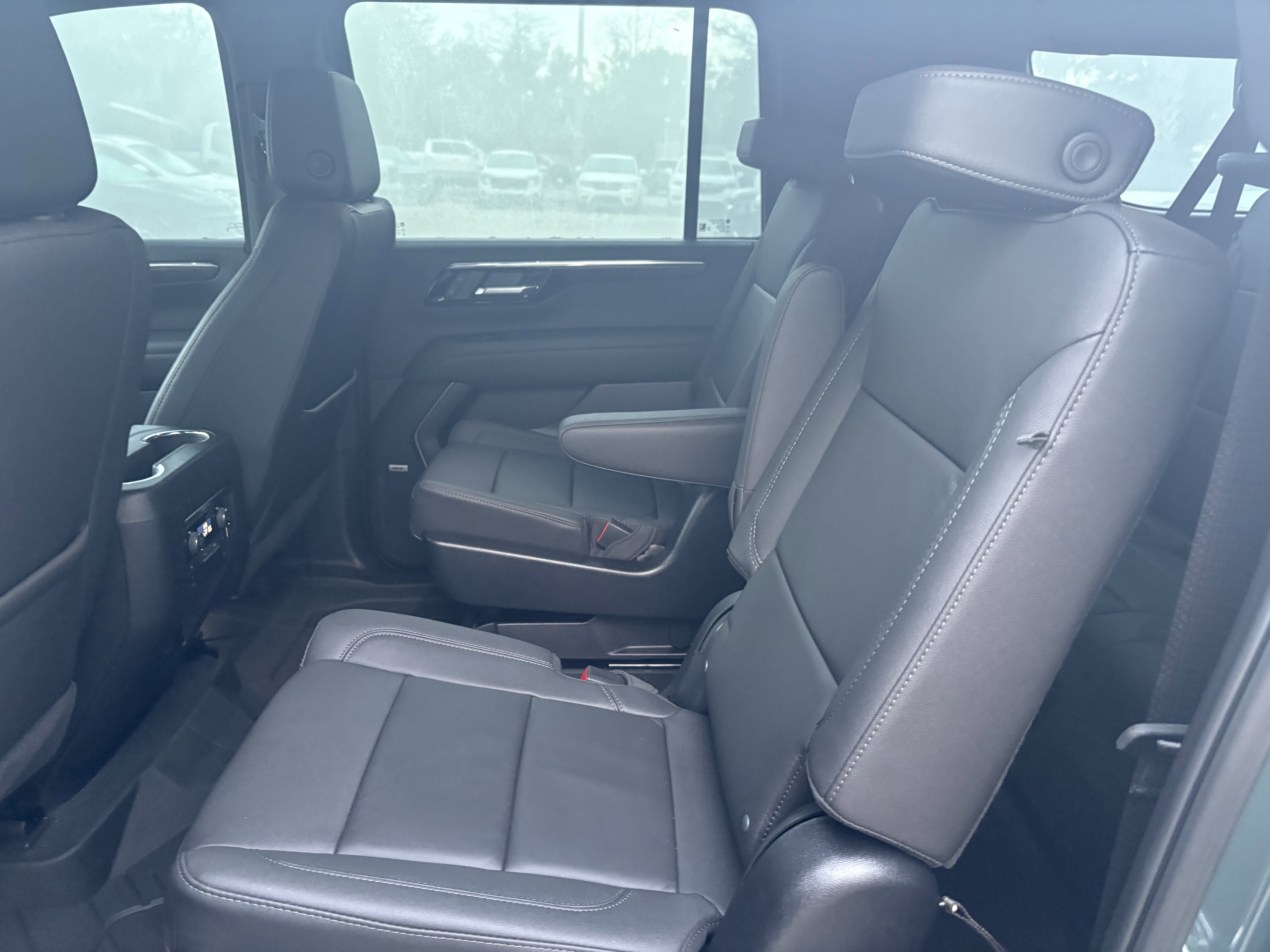 Used 2025 Chevrolet Suburban Z71 w/ Comfort Package image 8