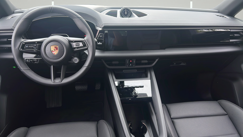 New 2026 Porsche Macan 4 Electric AWD/4WD image 17