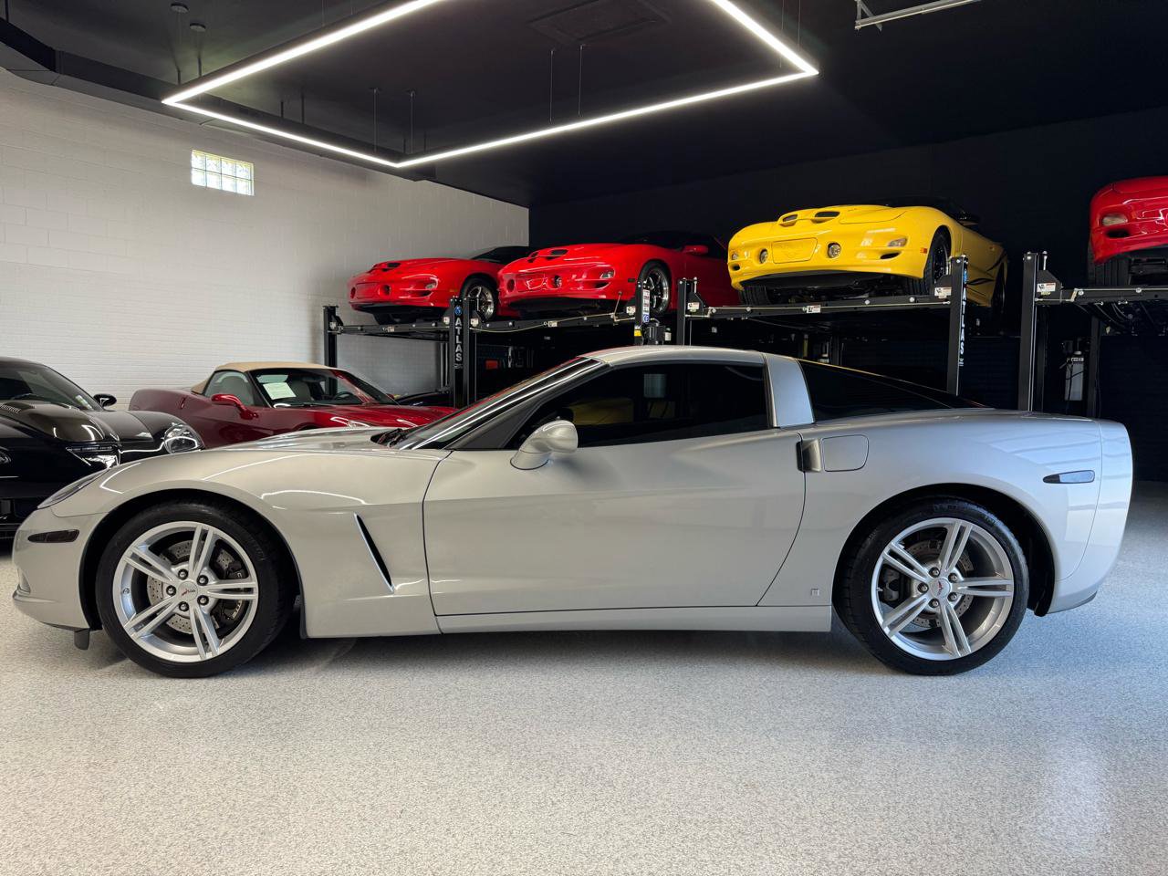 Used 2008 Chevrolet Corvette Coupe w/ Z51 Performance Package RWD image 7