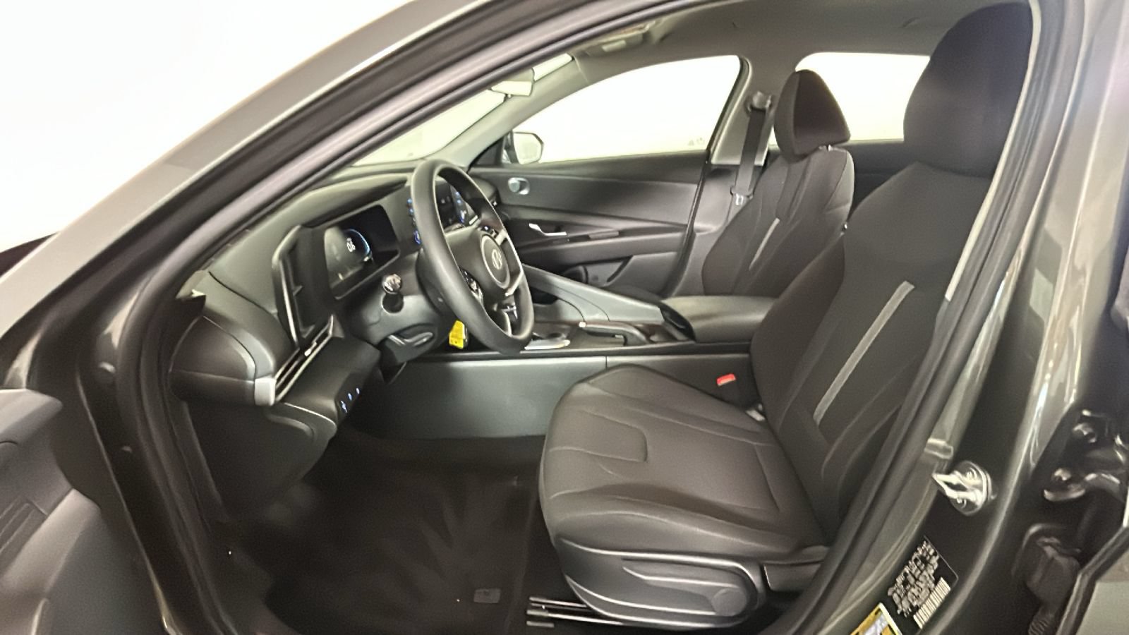 Certified 2024 Hyundai Elantra SE FWD image 14