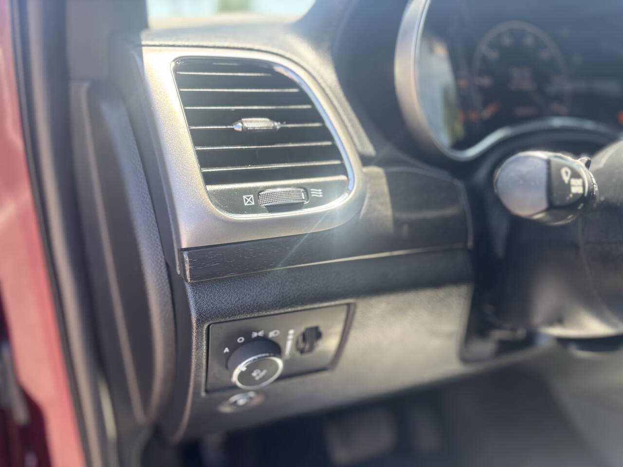 Used 2018 Jeep Grand Cherokee Laredo AWD/4WD image 13