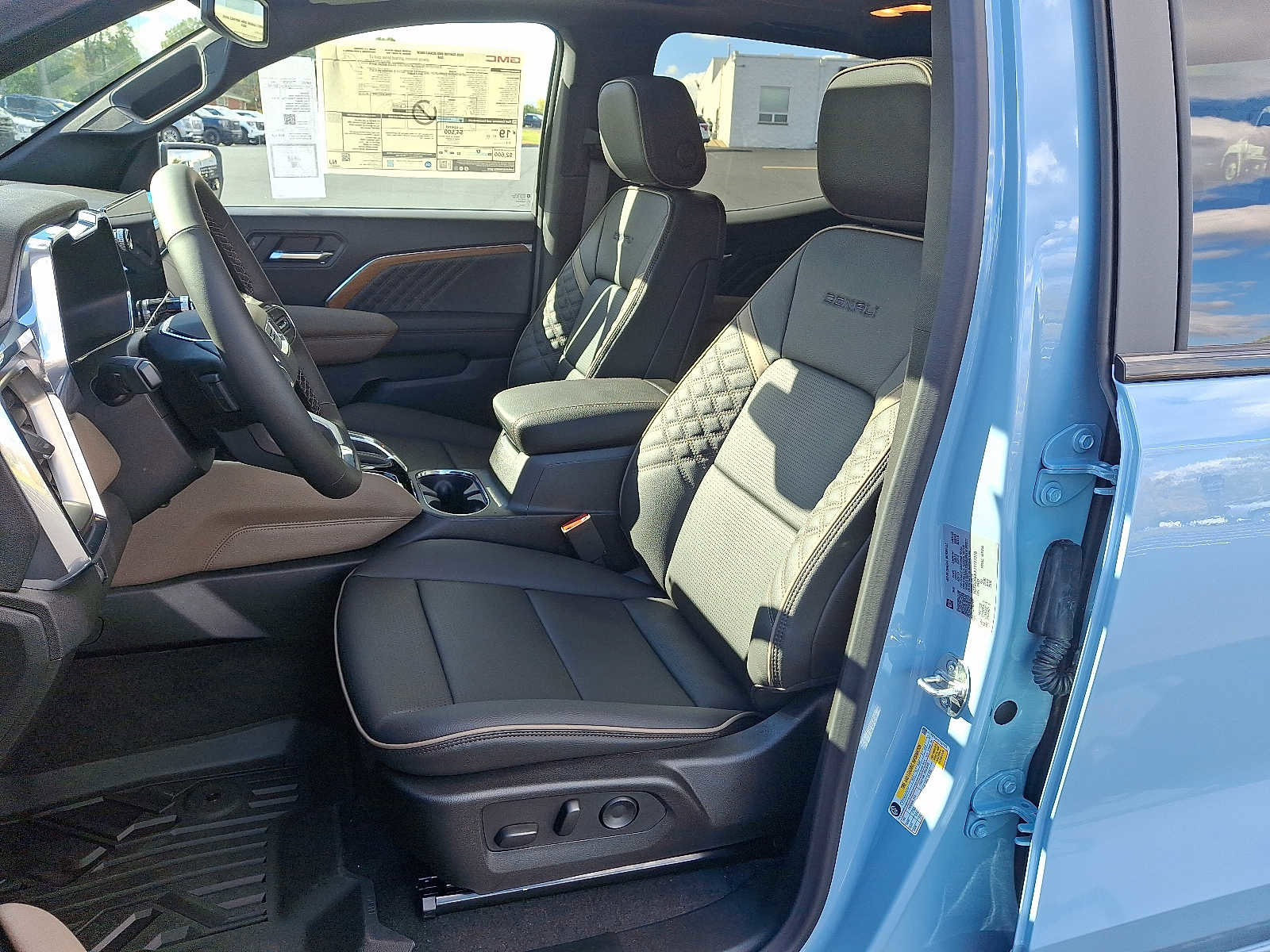 New 2026 GMC Canyon Denali image 11