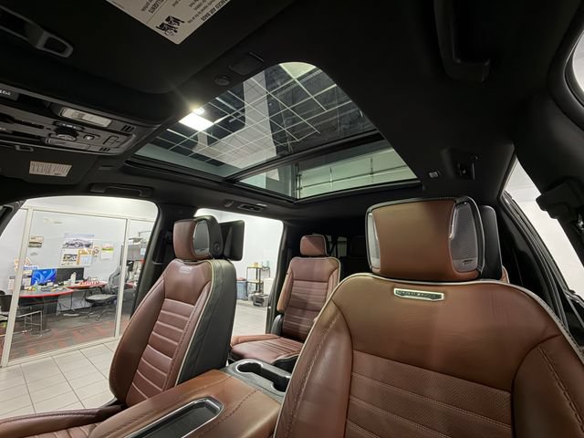 Used 2024 GMC Yukon XL Denali Ultimate AWD/4WD image 32