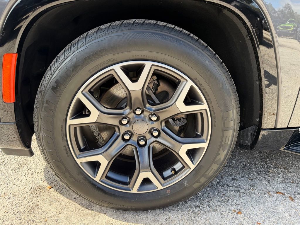 Used 2023 Jeep Wagoneer Series III w/ Preferred Equipment Group image 9