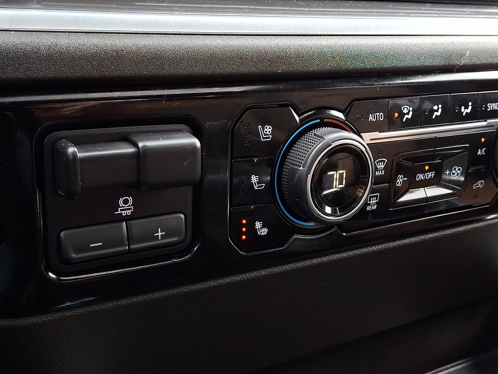 Used 2023 Chevrolet Silverado 1500 High Country w/ Technology Package image 25