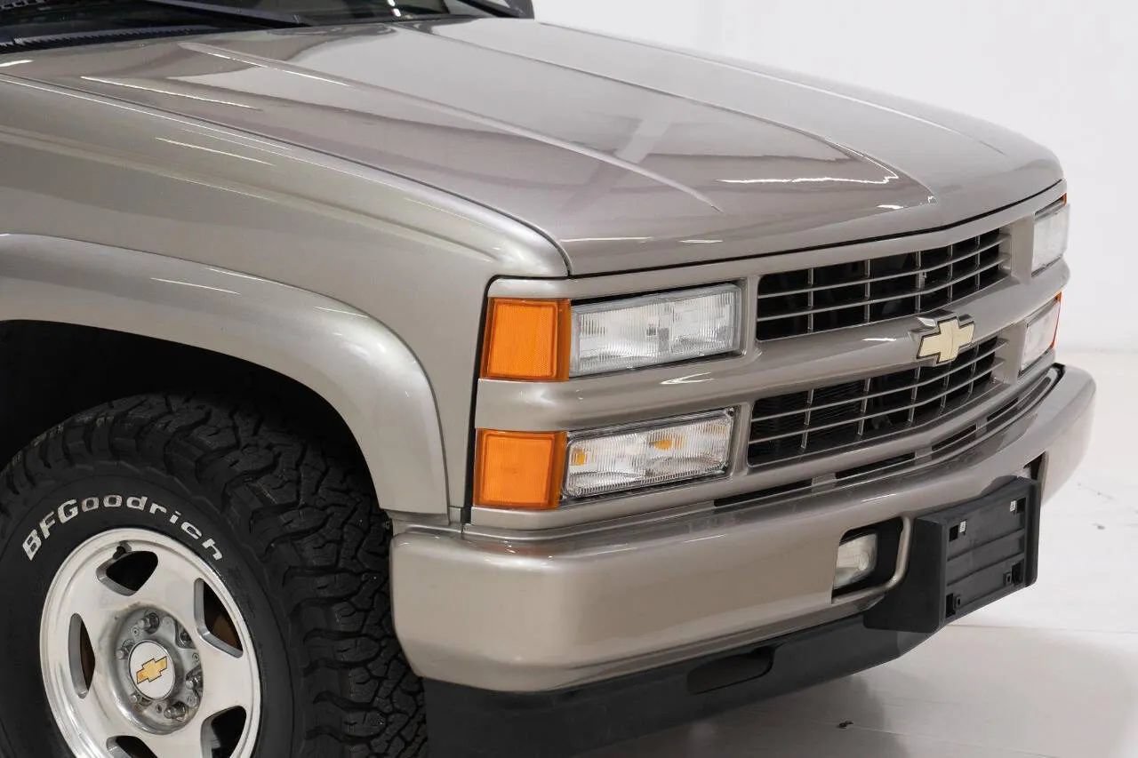 Used 2000 Chevrolet Tahoe Z71 w/ Comfort & Security Pkg AWD/4WD image 12