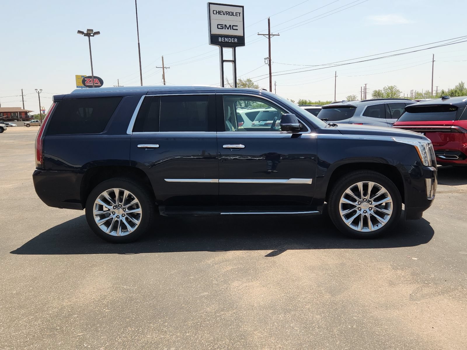 Used 2020 Cadillac Escalade Luxury AWD/4WD image 5