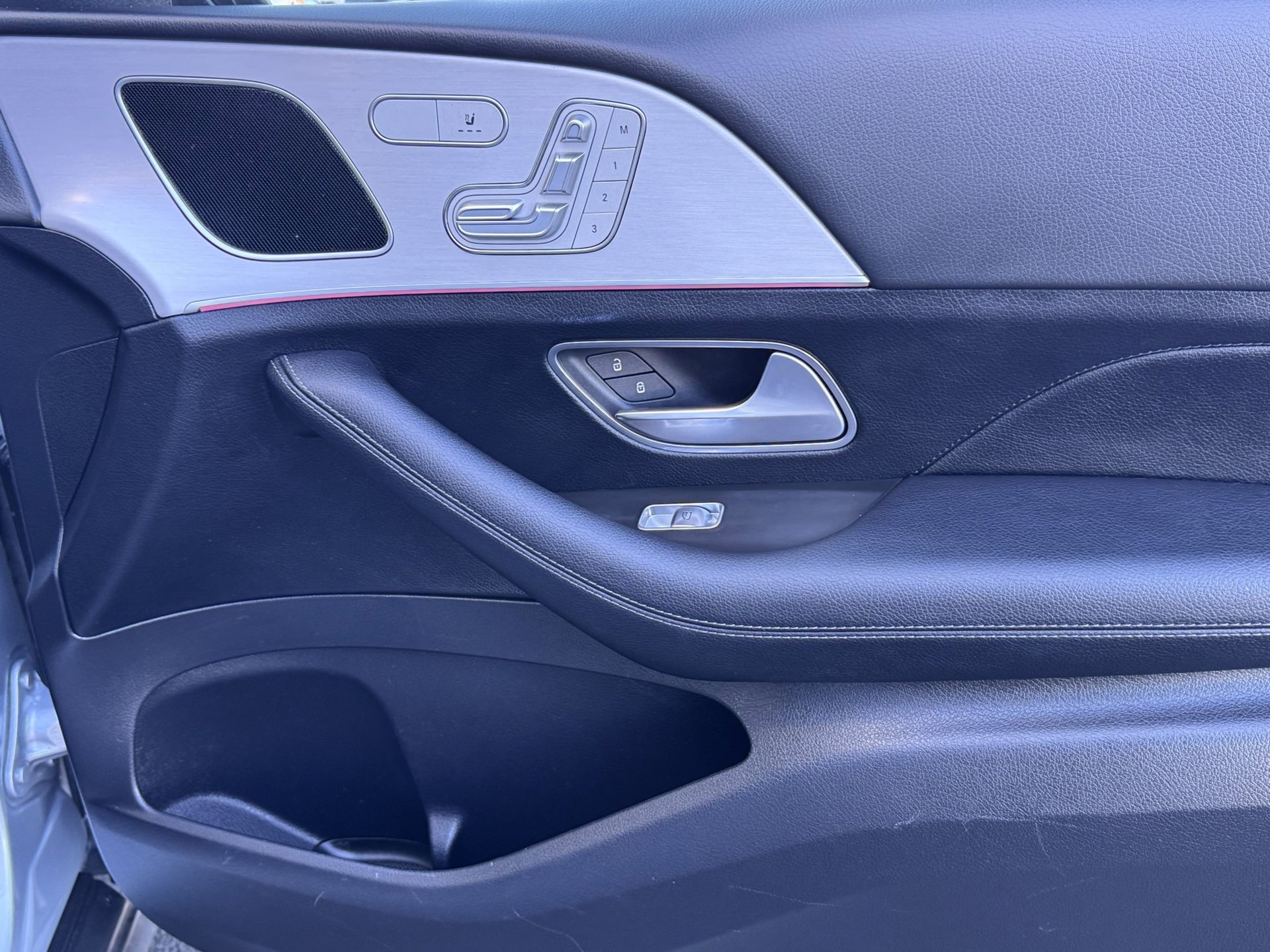 Used 2024 Mercedes-Benz GLE 450e 4MATIC image 11