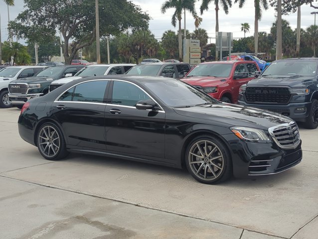 Used 2018 Mercedes-Benz S 560 4MATIC Sedan video 3
