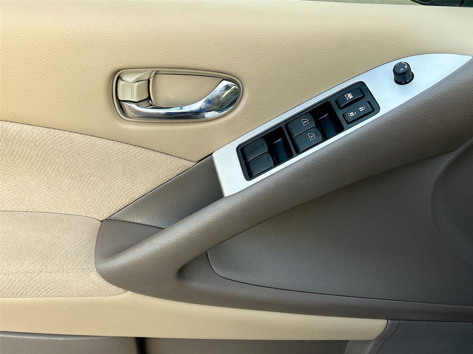 Used 2013 Nissan Murano S image 17