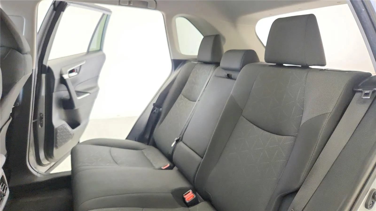 Used 2024 Toyota RAV4 XLE FWD image 30