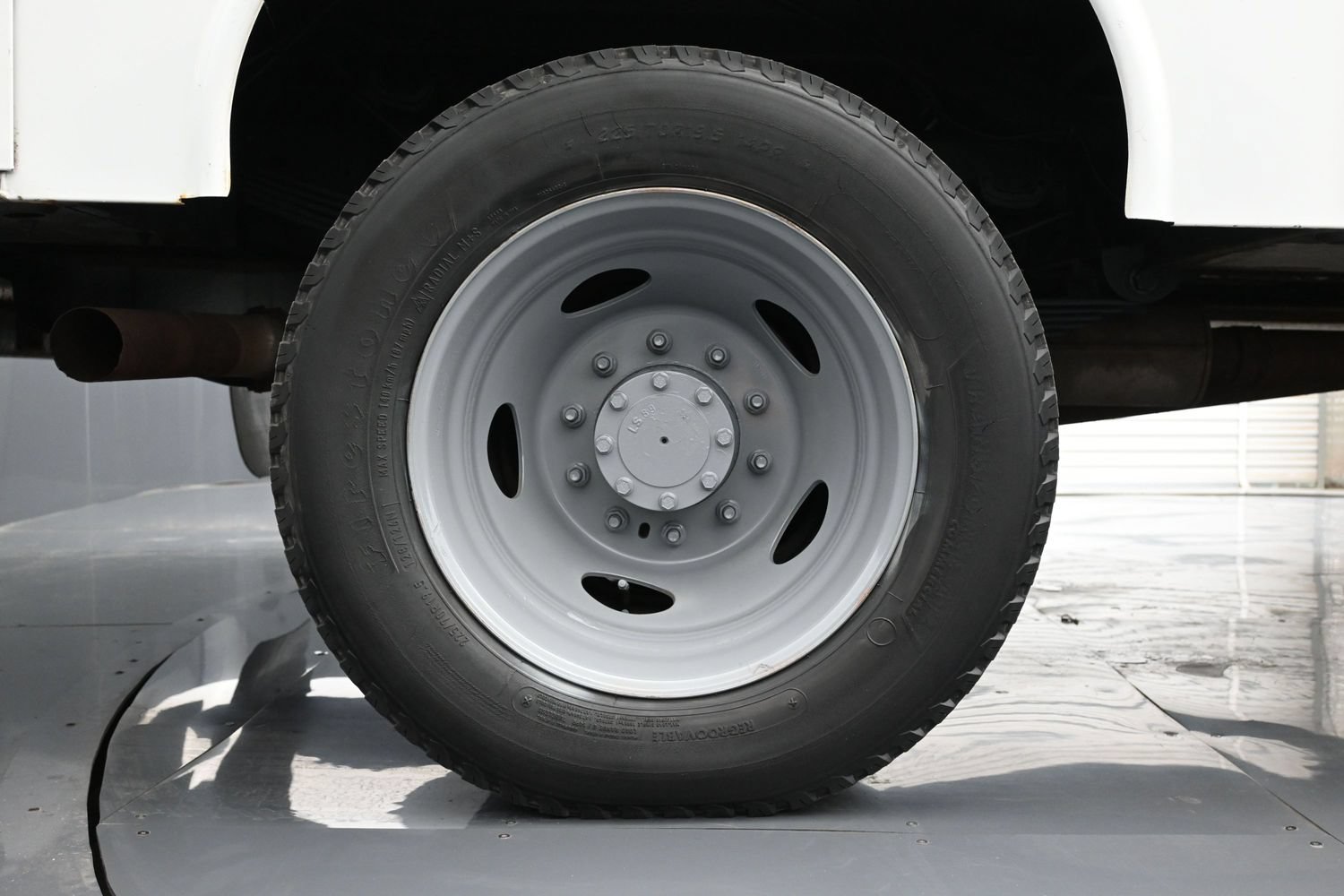 Used 2009 Ford F550 2WD Regular Cab Super Duty image 13