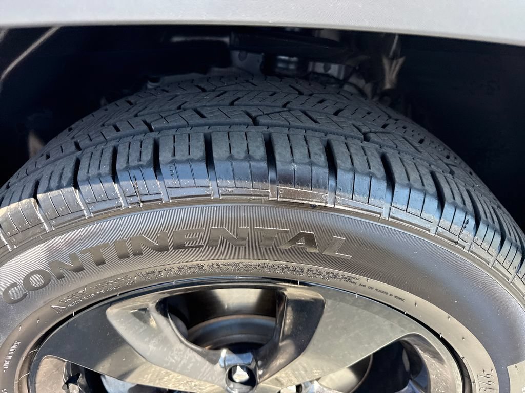 Used 2020 Jeep Cherokee Latitude Plus AWD/4WD image 22