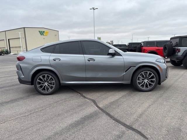 Used 2025 BMW X6 xDrive40i w/ Climate Comfort Package AWD/4WD image 4